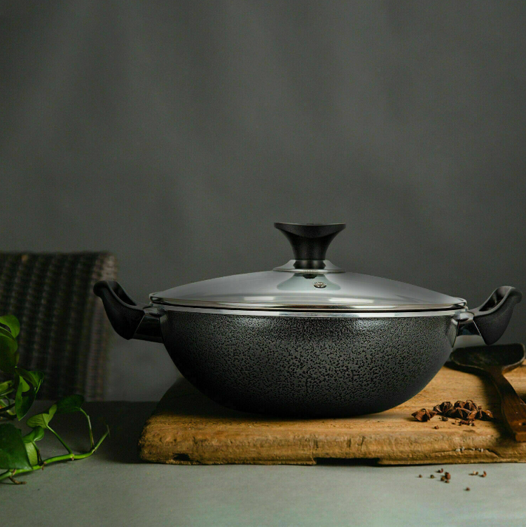 Enhance your kitchen repertoire with the UWEVO Induction-Compatible Cooking Wok with Glass Lid